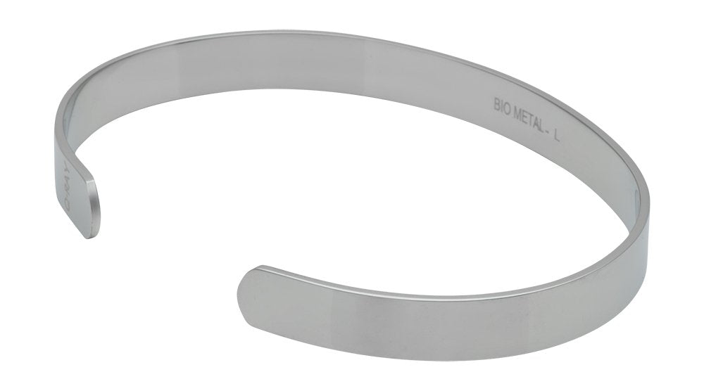 QRAY Lite Steel Golf Bracelet close-up, showcasing the sleek finish and potential wellness support.