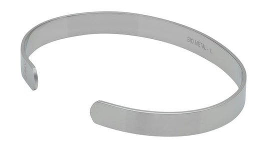 QRAY Lite Steel Golf Bracelet front view highlights sleek, durable design for active wear