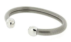 QRAY Milano surgical steel golf bracelet—enhanced comfort and potential energy balance during a round.