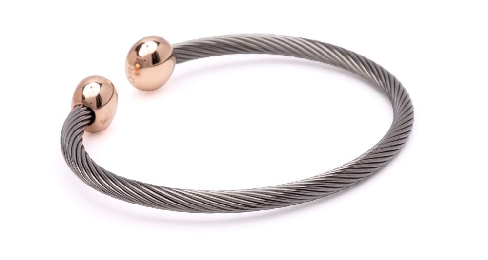QRAY Rose Gold Deluxe bracelet golf scene focus swing