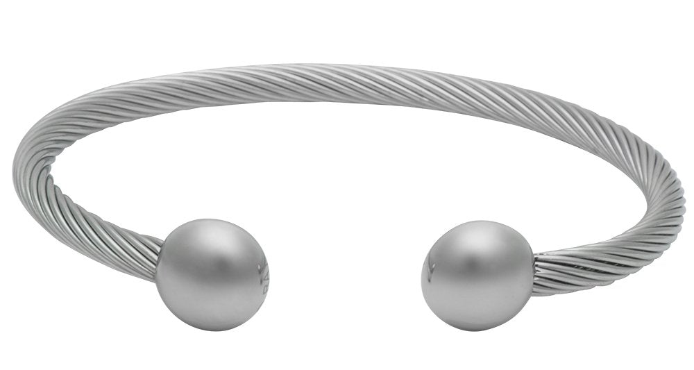 QRAY Silver Deluxe worn on wrist demonstrates flexible band for all-day comfort.