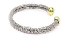 QRAY Milano mesh breathability on skin supports comfortable wear.
