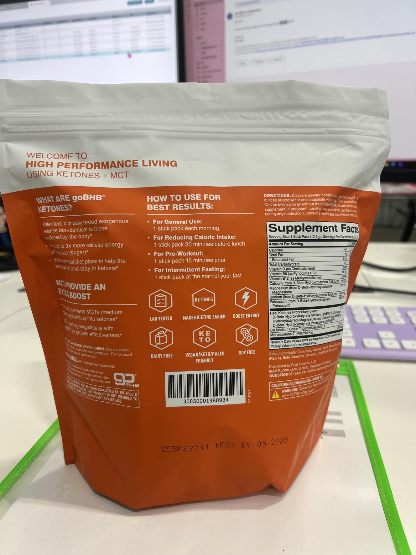 Real Ketones D-BHB powder close-up underscores bio-active fuel.