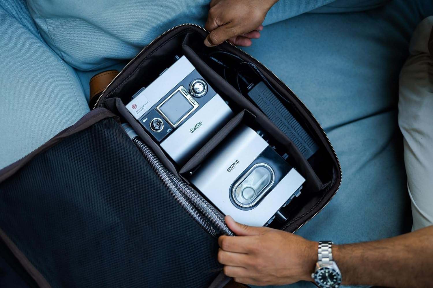ROMFRE CPAP travel bag removable strap for comfortable, hands-free travel.