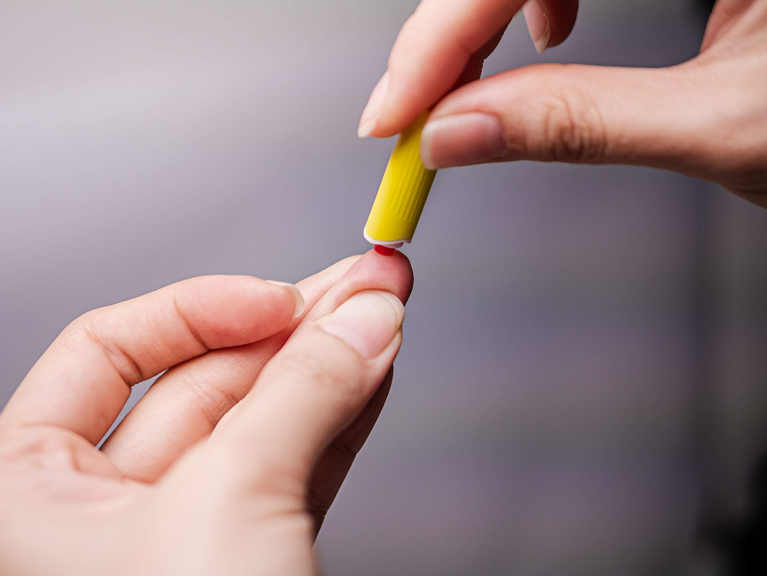 Safeticet safety retraction feature reduces needle exposure after use.