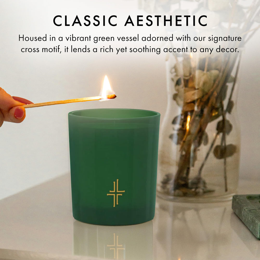 Soy coconut wax blend delivers clean burns and rich fragrance throw