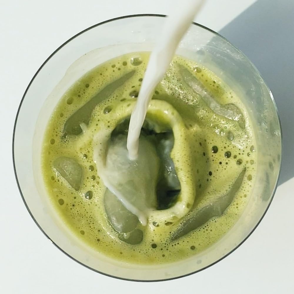 SAKARA Protein + Greens greens-forward smoothie bowl ready for a nutrient-filled snack.