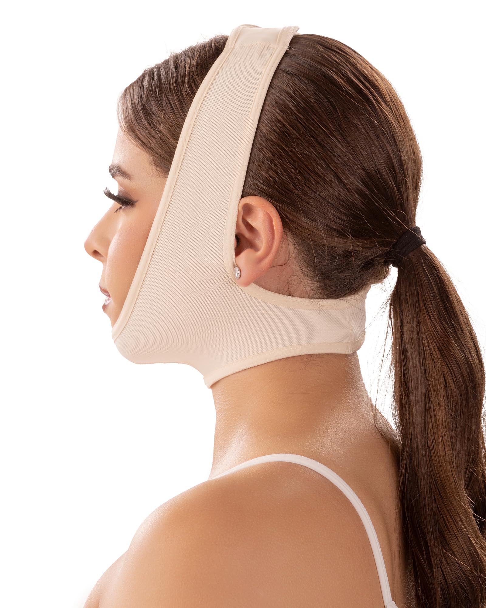 SHAPE CONCEPT chin strap with two Velcro points enables a customizable, comfortable fit.