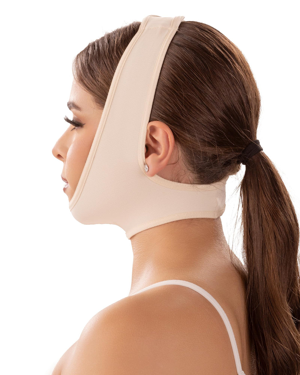 SHAPE CONCEPT chin strap with two Velcro points enables a customizable, comfortable fit.