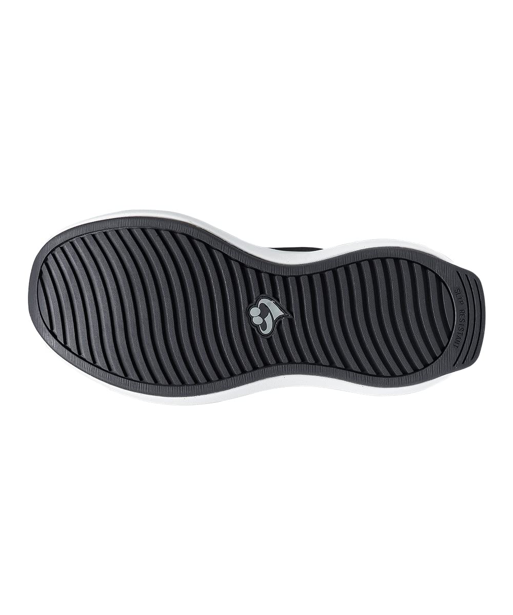 Silvert's removable insole feature, enabling personalized cushioning and width adjustments.