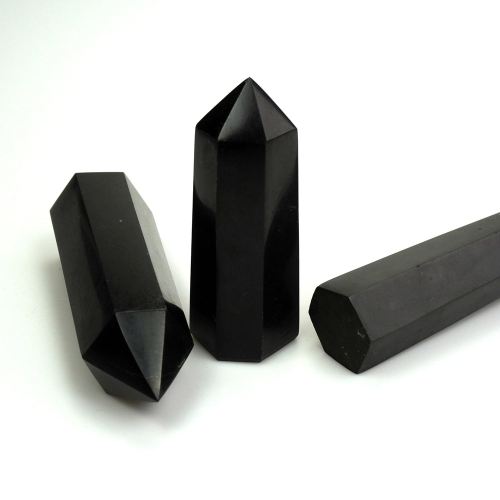 SISAMN black tourmaline column close-up highlights natural texture