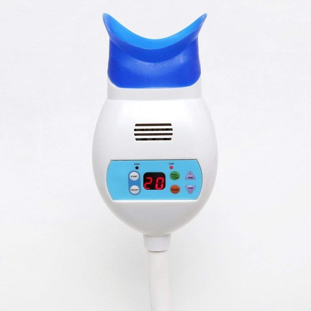 Smiledt adjustable arm holder enables precise whitening sessions.