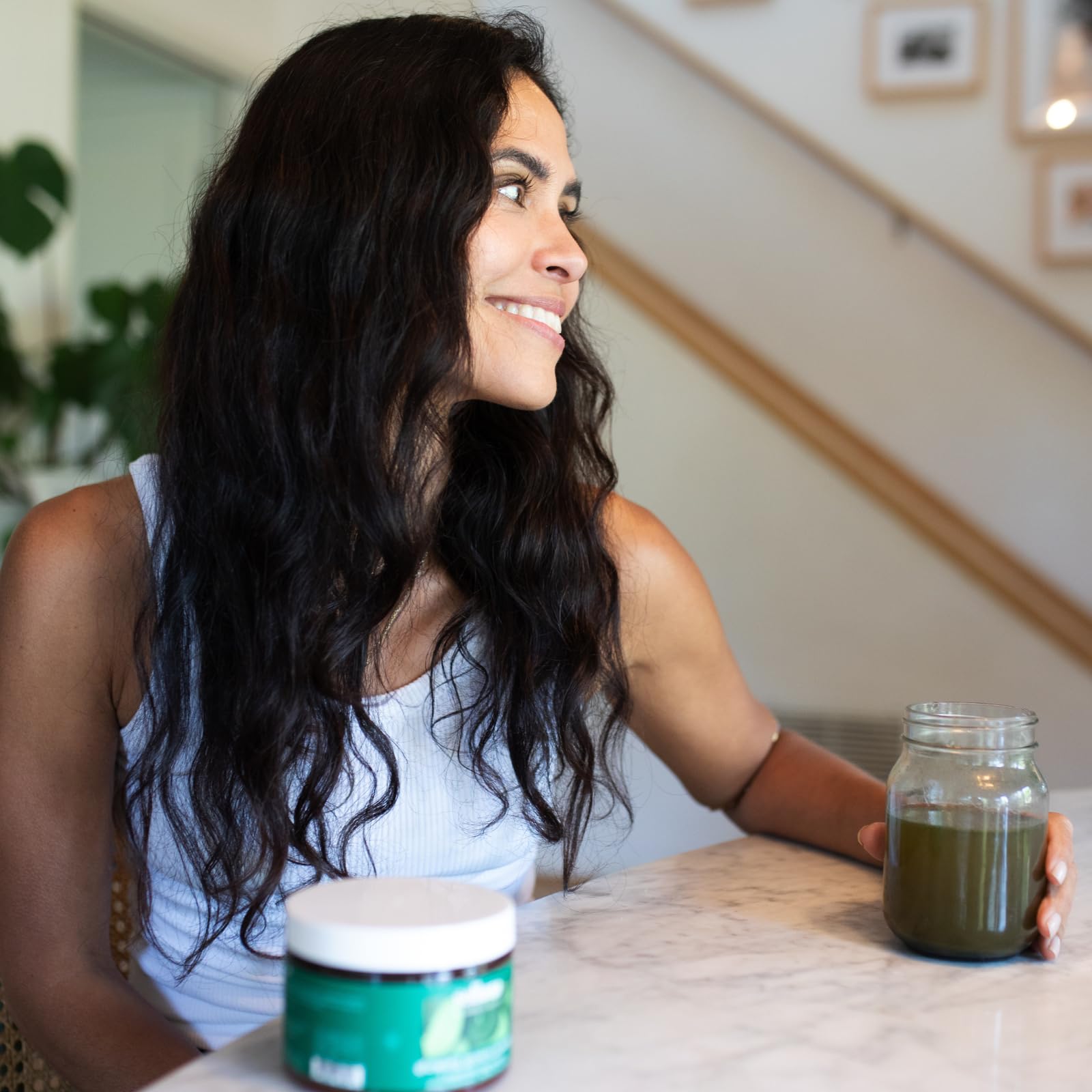 Solluna Greens Superfood Powder label highlighting vegan and non-GMO