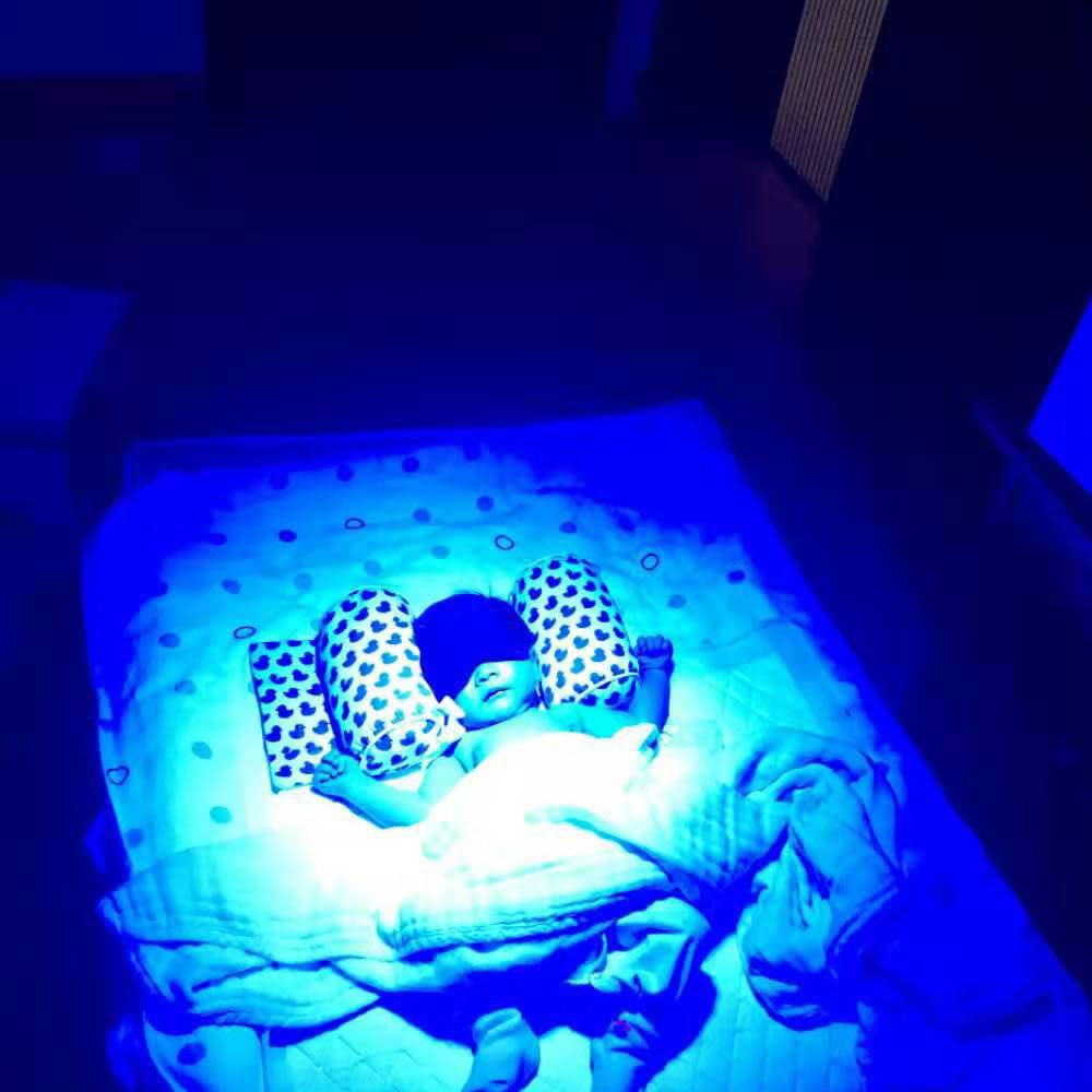 Stickfrease newborn jaundice therapy device close-up with 18 LEDs for skin-friendly light
