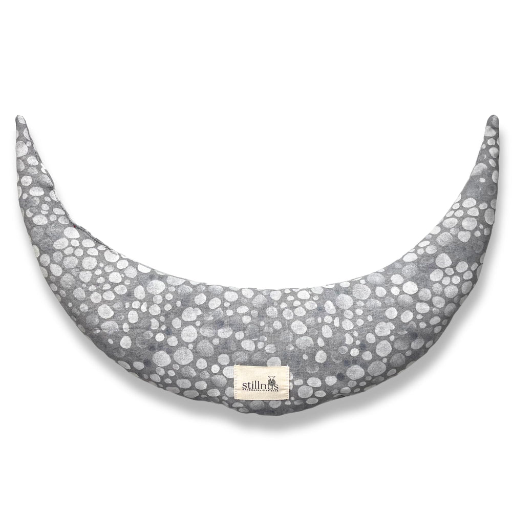 Stillnus Crescent Moon Pillow in grey dots offers neck support with lavender aromatherapy.