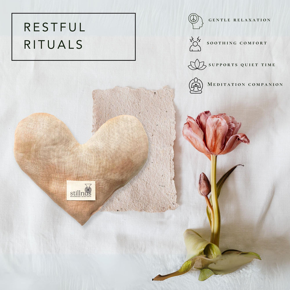 Stillnus weighted heart shape supports soothing touch during rest and focus.