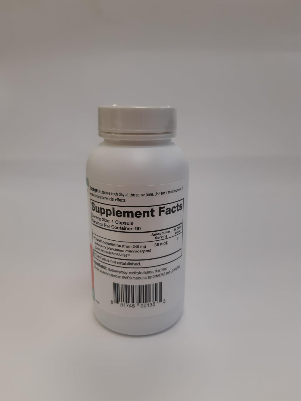 Single vegan capsule shown against a white background for easy daily use.