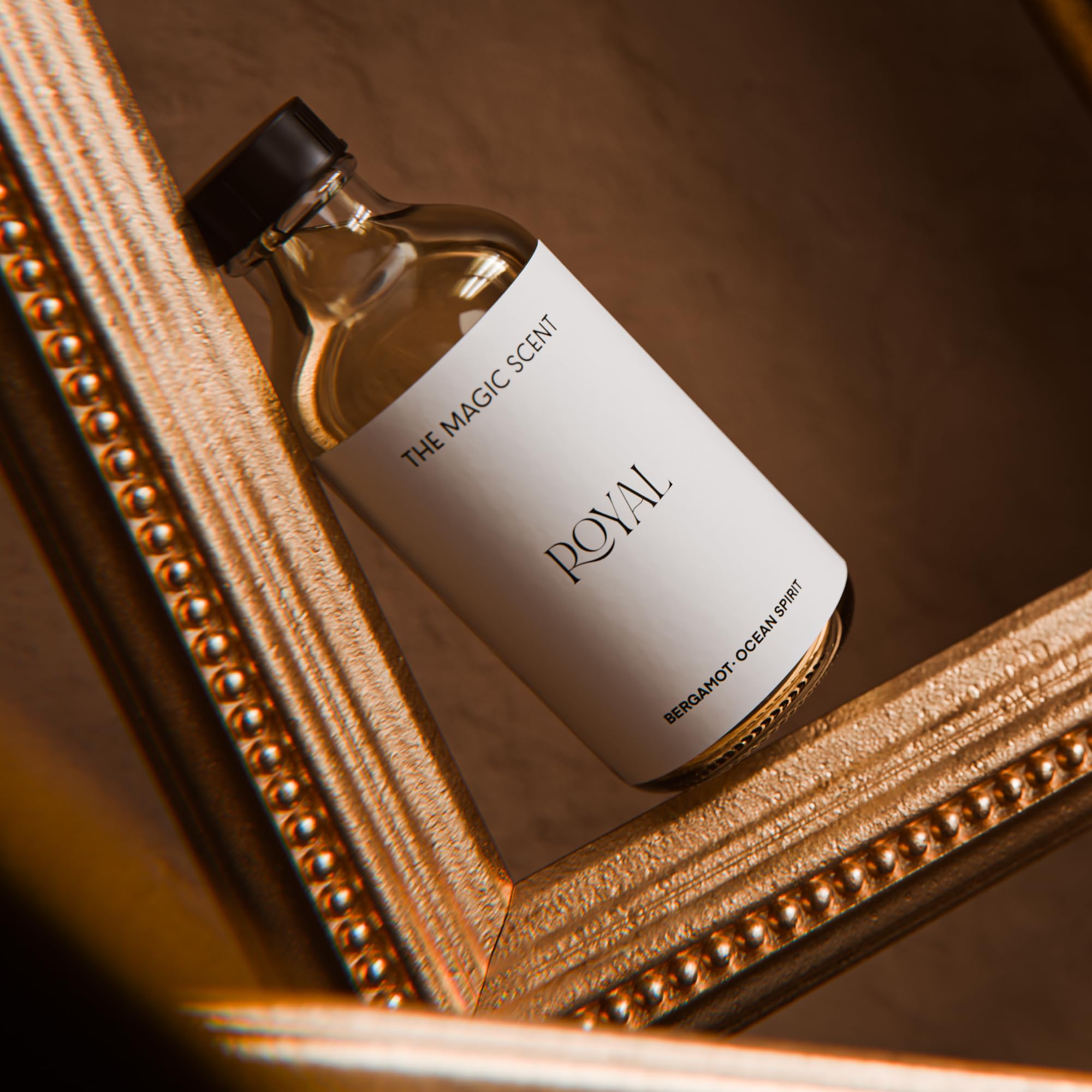 The Magic Scent Royal luxury hotel scent scene in a refined setting.