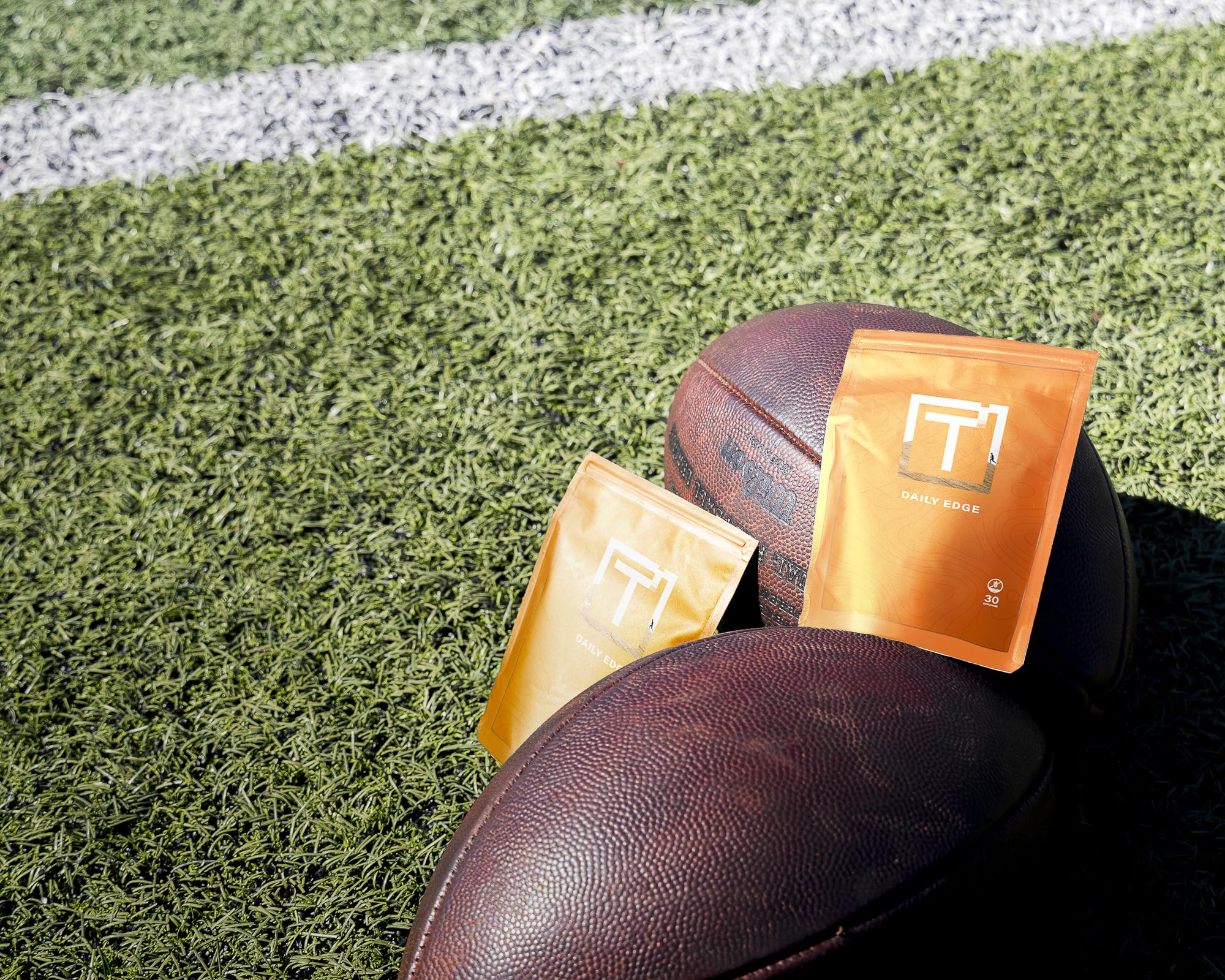THREAD Performance Daily Edge capsules-closeup highlights clean, vegan-friendly nutrition.