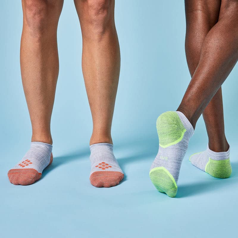 Arch band keeps the sock stable during activity and movement.
