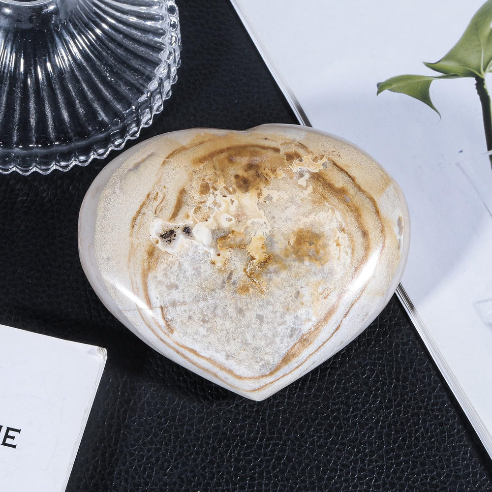 TUMBEELLUWA crystal heart decor supports table feng shui and balance.