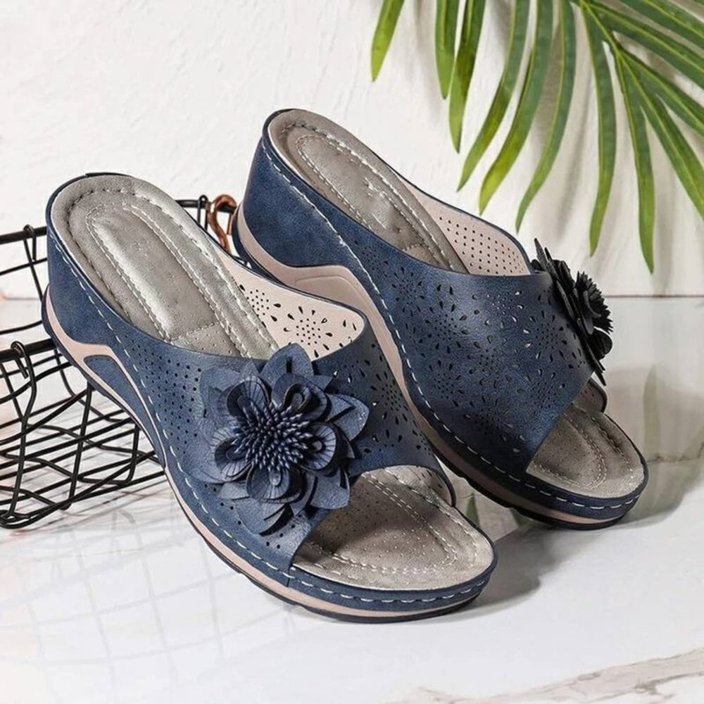 Vannida toe grip footbed detail supports natural toe movement