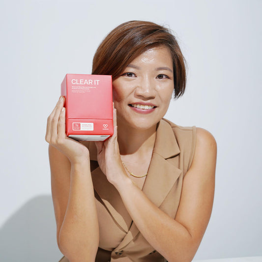Ventamin sachet poured into water demonstrates a ready-to-drink berry supplement.