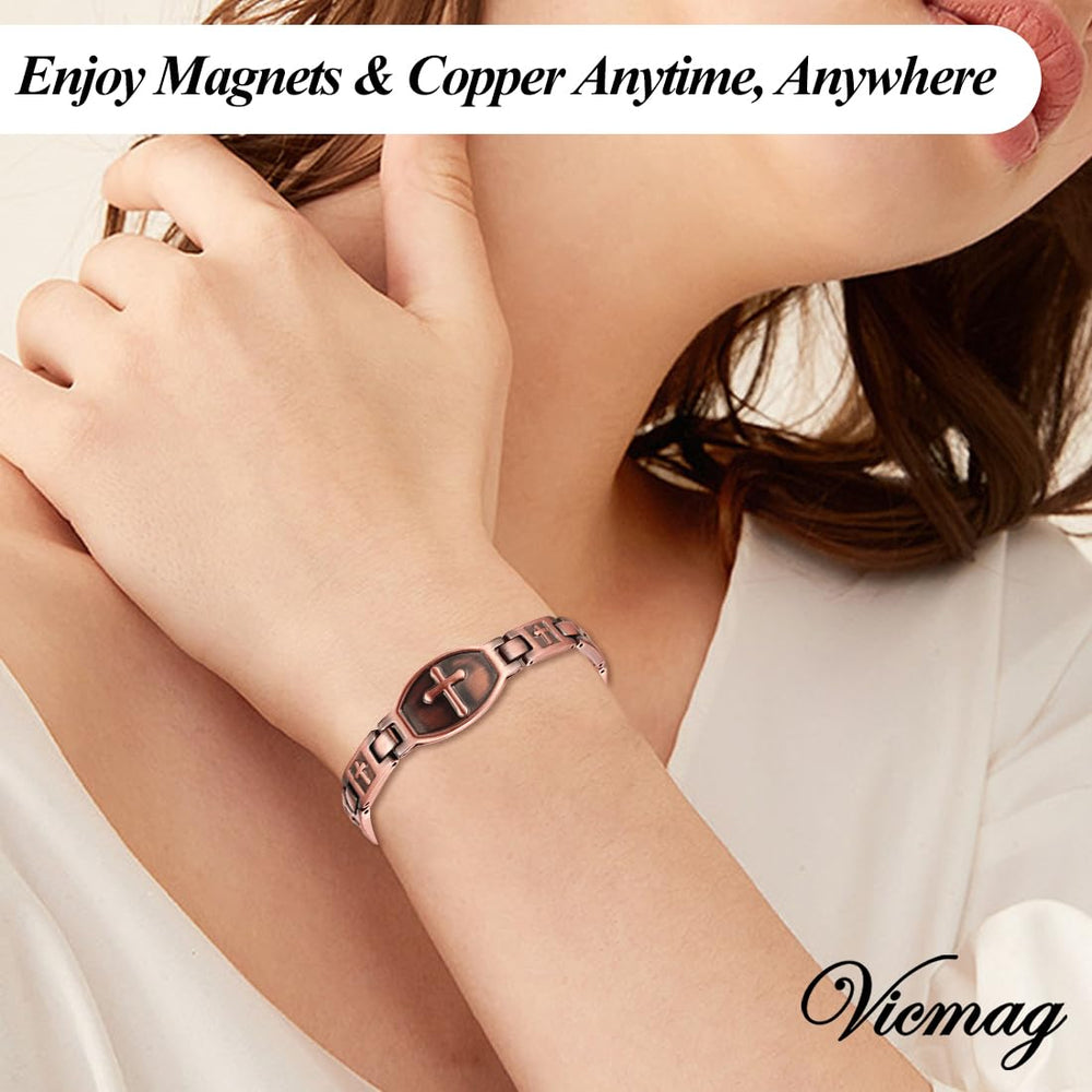 Vicmag wear test on wrist, showing secure magnetic links in daily use.