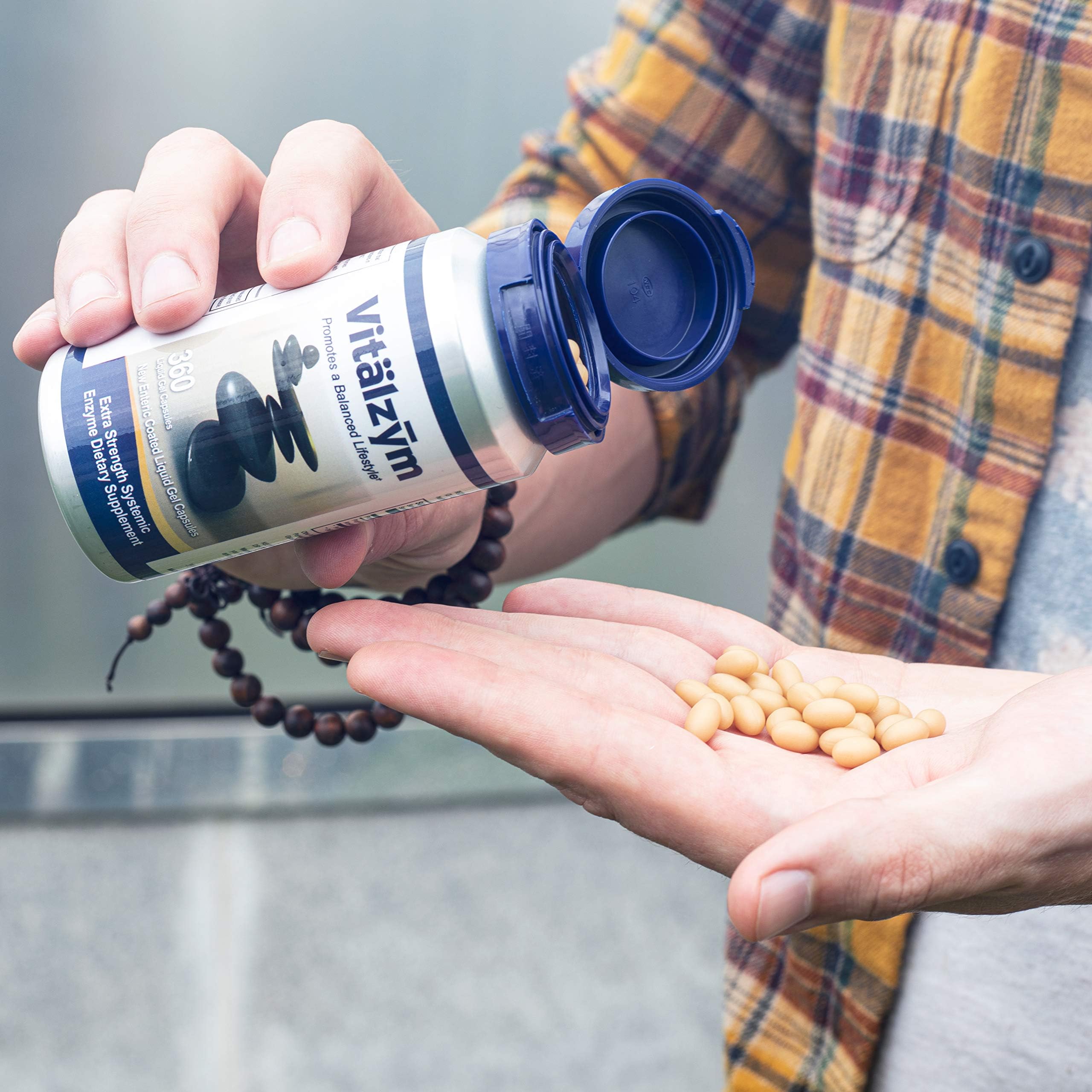 VITÄLZYM multi-enzyme blend ingredients with serrapeptase and bromelain.