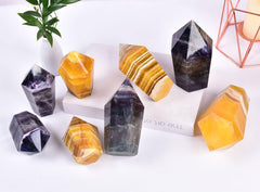 VIZYTOU natural crystal piece suitable for gifting and display.