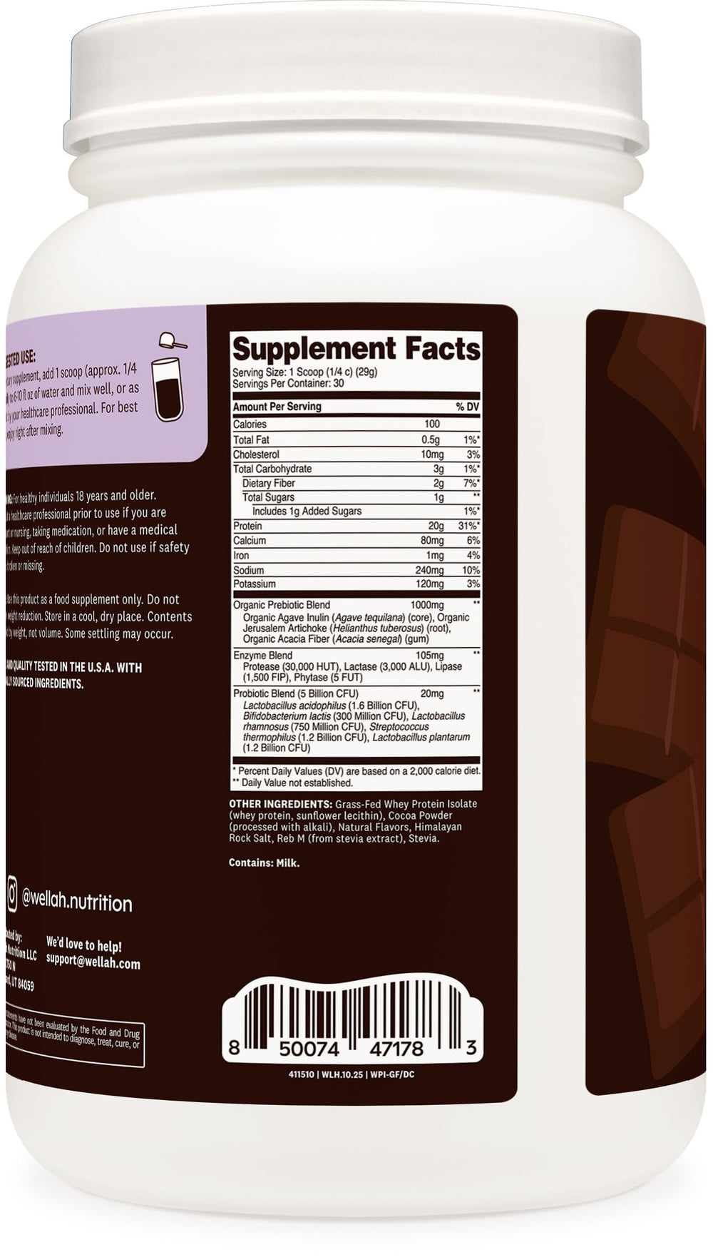 Wellah dark chocolate scoop with powder, suggesting natural sweetness.