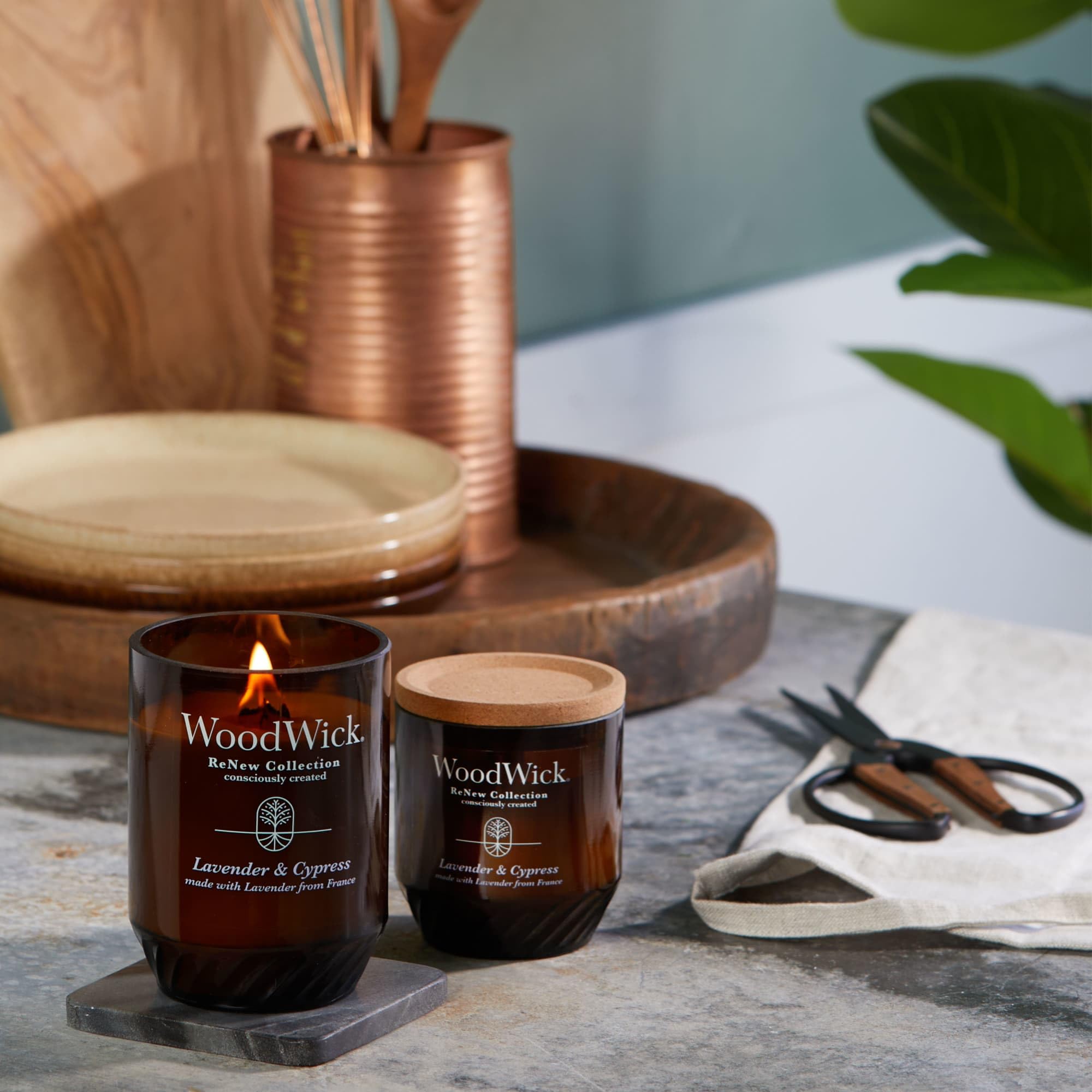 WoodWick Renew cork lid detail from responsibly sourced trees.